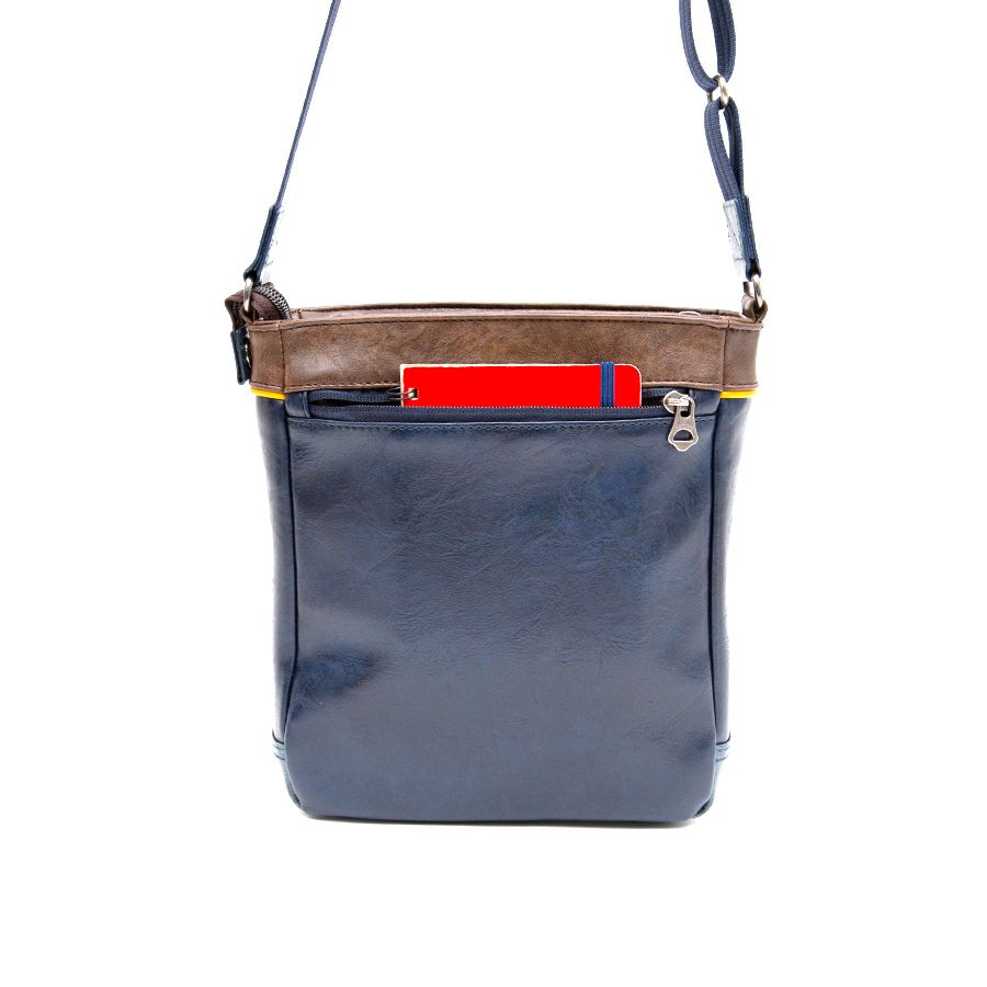 MOUSTACHE 縦型ショルダーバッグ シュリンク合皮×合皮 JDW-4745 MOUSTACHE 縦型ショルダーバッグ シュリンク合皮×合皮 JDW-4745