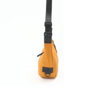 MOUSTACHE バナナ型ショルダー 高密ポリエステル撥水加工 BXX-4697