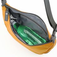 MOUSTACHE バナナ型ショルダー 高密ポリエステル撥水加工 BXX-4697