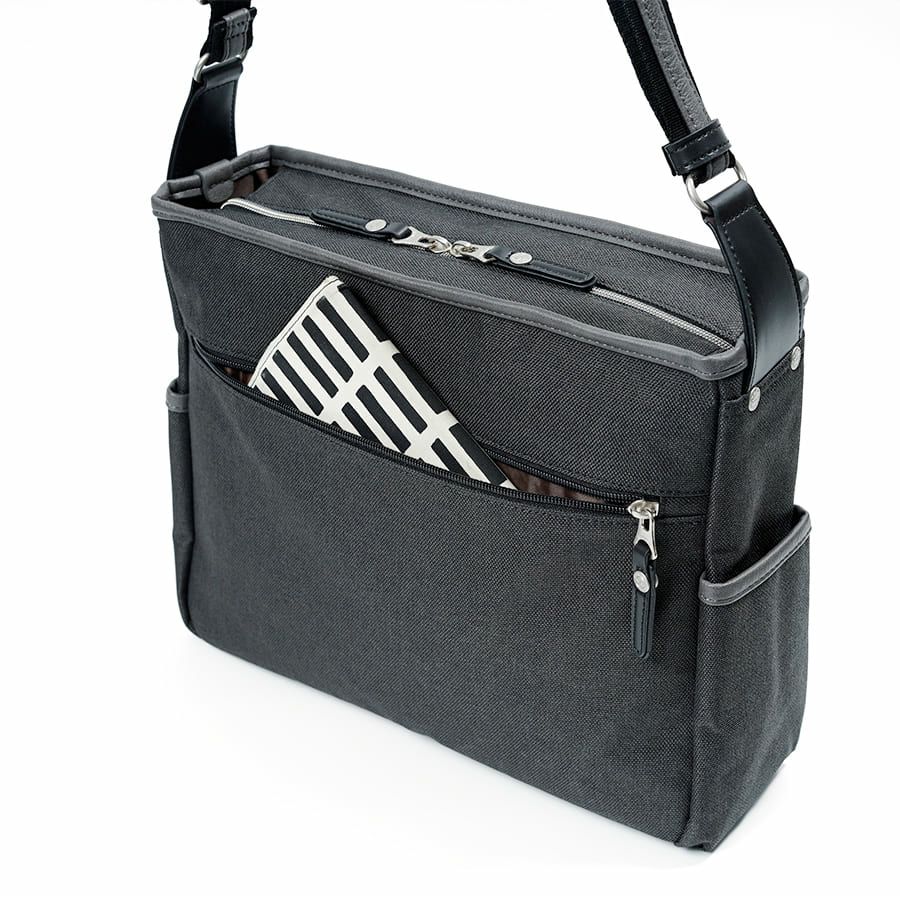 MOUSTACHE ショルダーバッグ ヌバック調合皮×合皮×ポリエステル JOH-4277