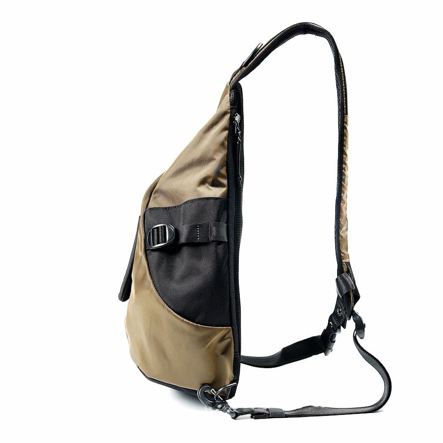 MOUSTACHE スリングバッグ 210Dヘビーツイルナイロン×ポリエステル JNZ-4949