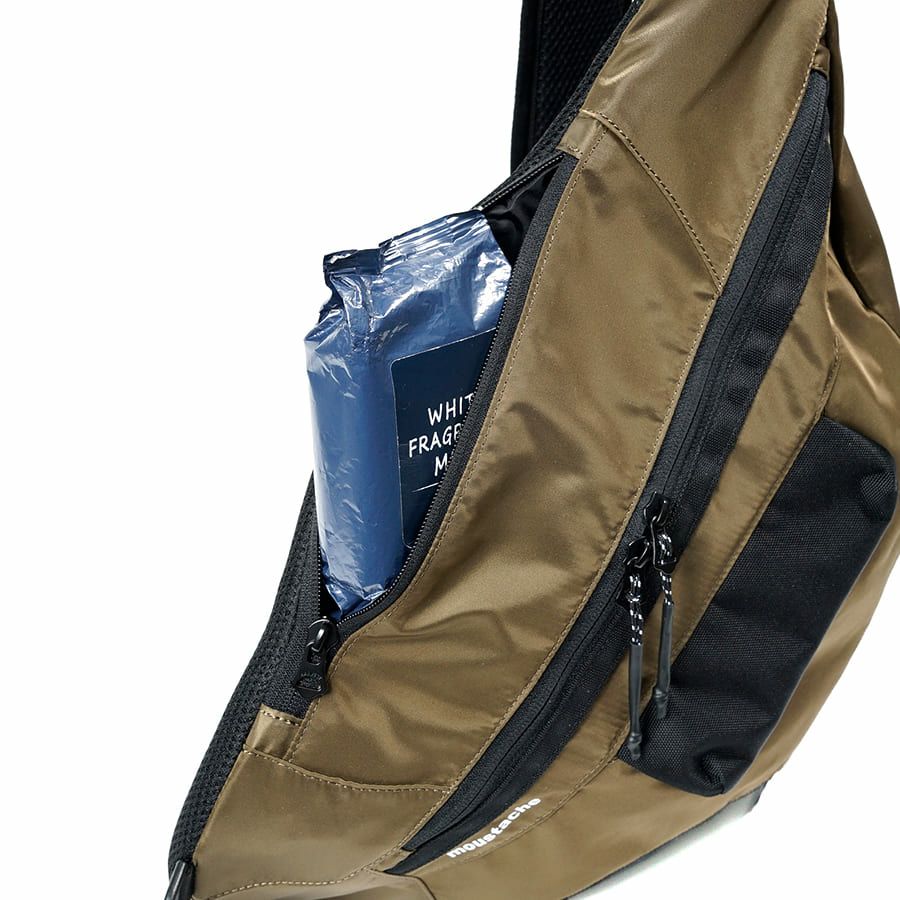 MOUSTACHE スリングバッグ 210Dヘビーツイルナイロン×ポリエステル JNZ-4949