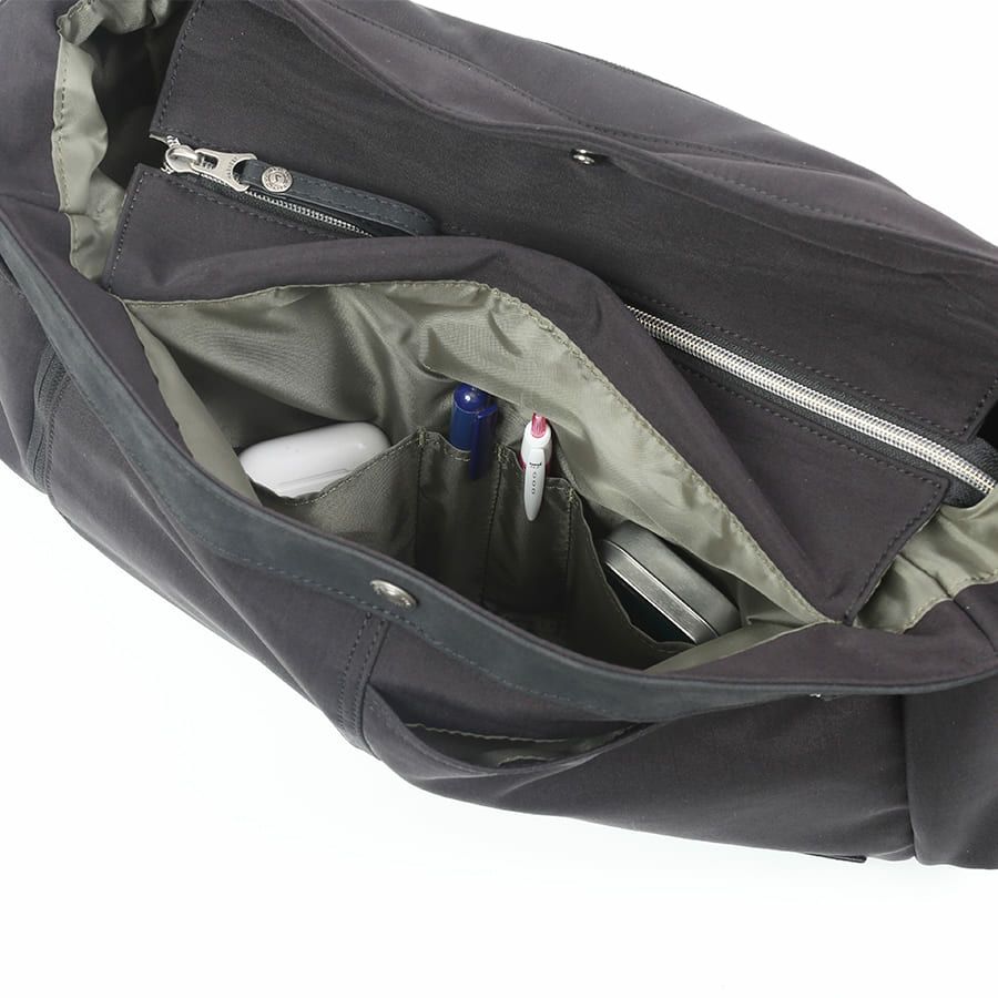 MOUSTACHE ショルダーバッグ ナイロン×ベロア調合皮 JVJ-4111