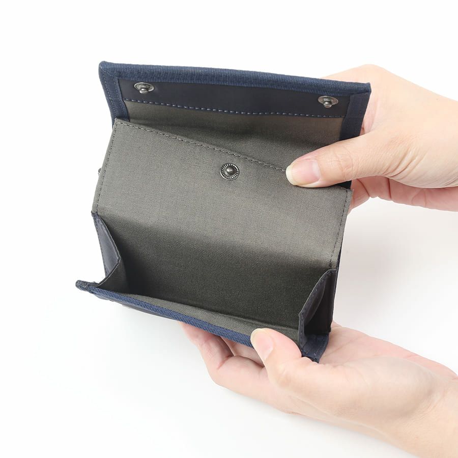 MOUSTACHE カラビナ付きコンパクト二つ折り財布 撥水ポリエステル×牛革 KXX-4422