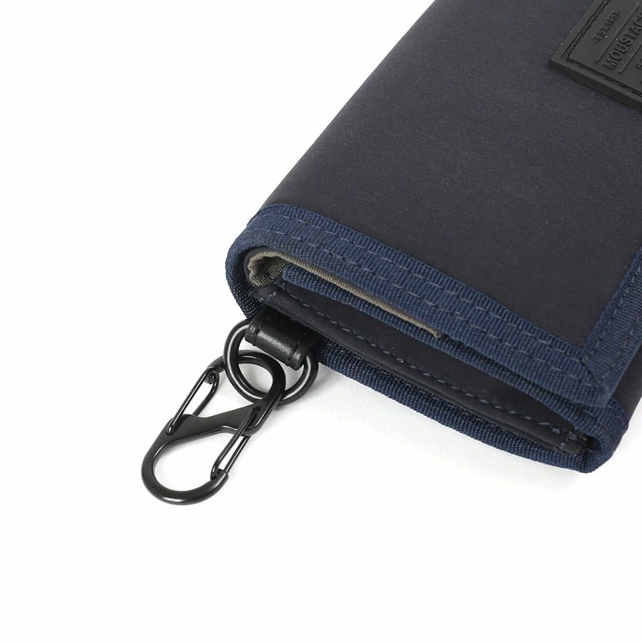 MOUSTACHE カラビナ付きコンパクト二つ折り財布 撥水ポリエステル×牛革 KXX-4422