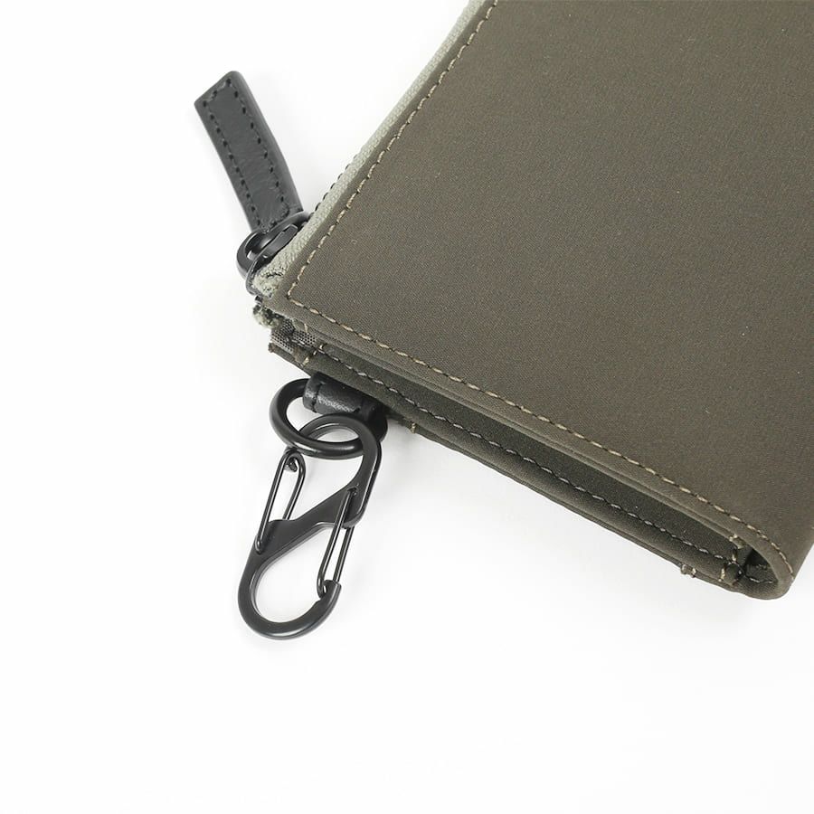 MOUSTACHE カラビナ付きL字ファスナー長財布 撥水ポリエステル×牛革 KXX-4423