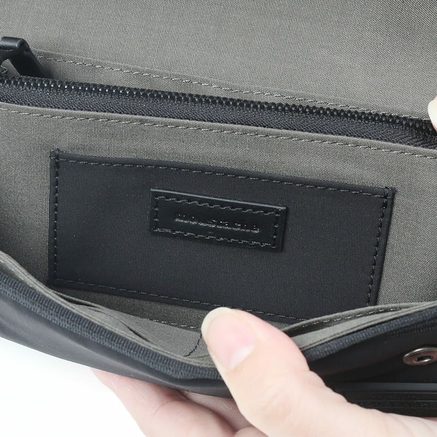 MOUSTACHE カラビナ付き長財布 撥水ポリエステル×牛革 KXX-4424