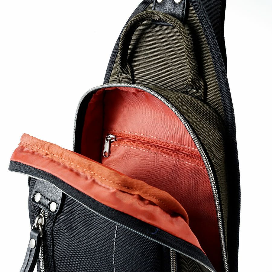 MOUSTACHE ボディバッグ ポリエステル×合皮 JJL-0320