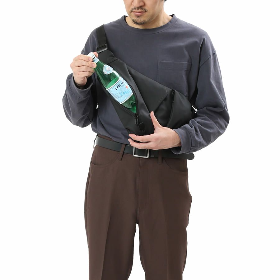 MOUSTACHE ボディバッグ ラバー調合皮 JVD-0460