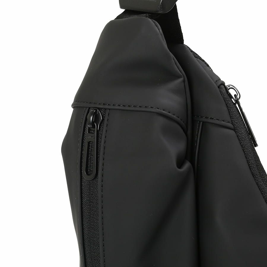 MOUSTACHE ボディバッグ ラバー調合皮 JVD-0460