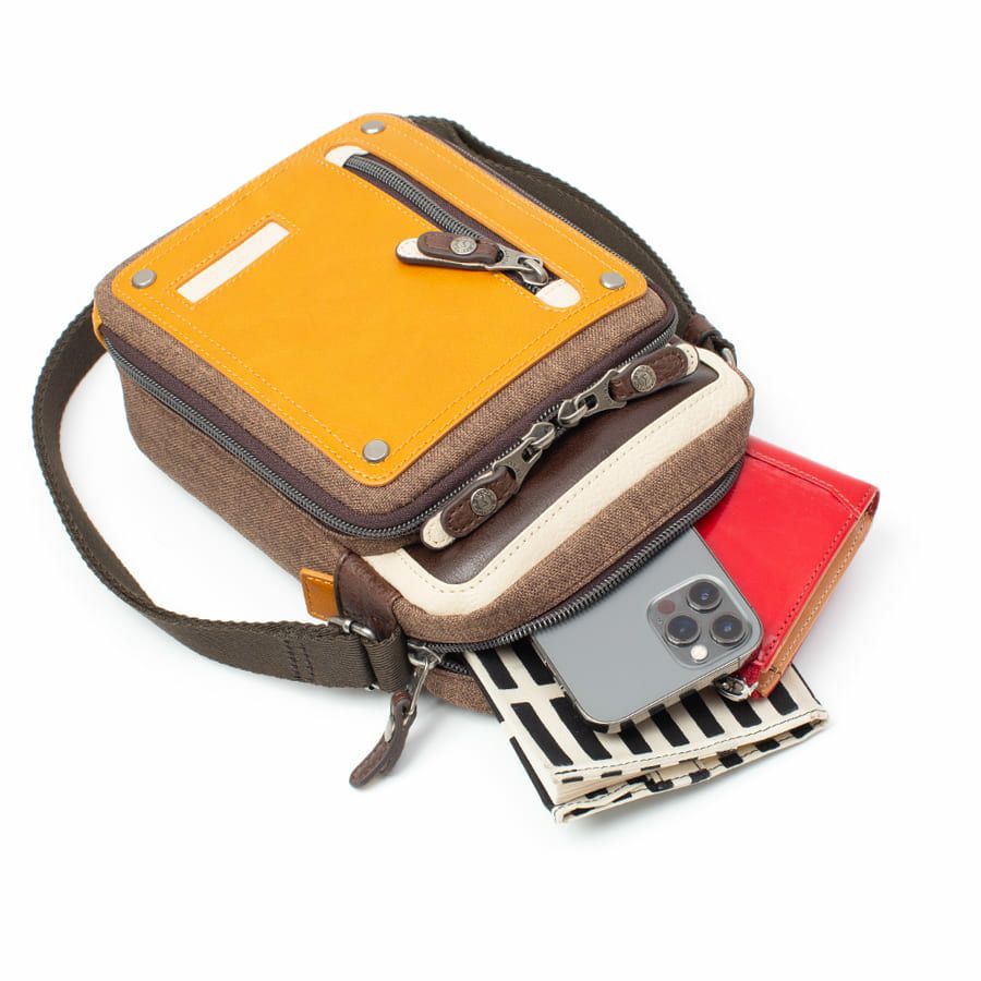 MOUSTACHE 縦型ミニショルダーバッグ シュリンク合皮×マット合皮×杢調ポリ JEX-4331